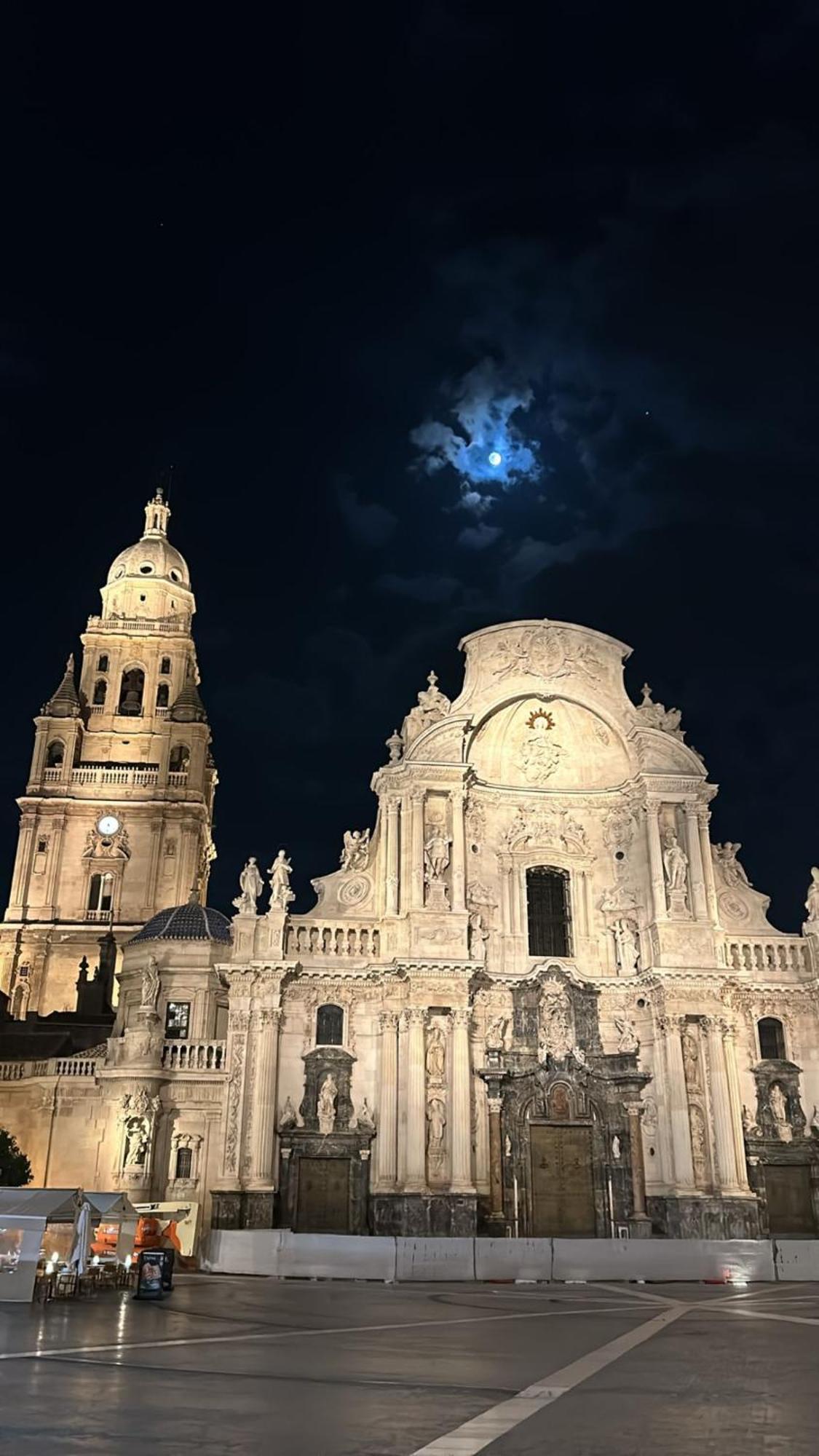 Vista A La Catedral Apartment Murcia Bagian luar foto